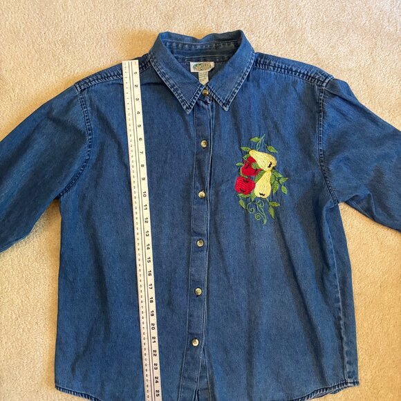 Collections Etc Vintage Fruit Embroidered Chambray 3/4 Sleeve Button Up - Picture 5 of 7